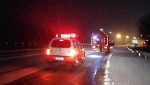 河南迎來2018年第一場雪 高遠日常養(yǎng)護項目部開啟除雪模式戰(zhàn)冰雪