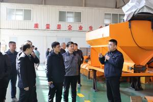 聯(lián)合調(diào)研團深入高遠(yuǎn)路業(yè)集團調(diào)研冬季公路養(yǎng)護裝備